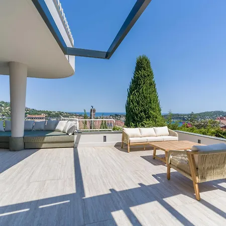 Exceptional With Terrace & Sea View