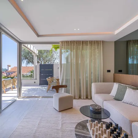 Exceptional With Terrace & Sea View Апартаменты *